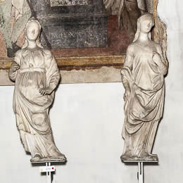 Coppia di Virtu' (dal finestrone a sinistra nella facciata della Cappella)